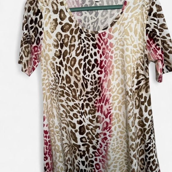 LuLaRoe Tops - LulaRoe Perfect T Leopard Print, Tan/White/Brown/Red, Size Medium